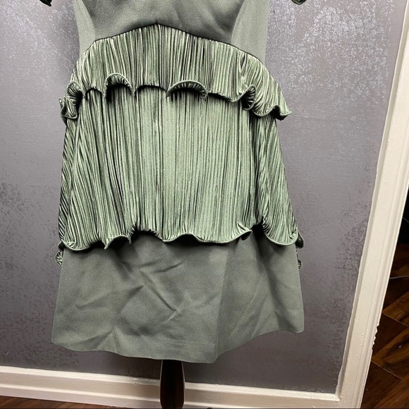 La Maison Talulah Off Shoulder Mini Dress olive green, ruffled, mixed media - Picture 5 of 11